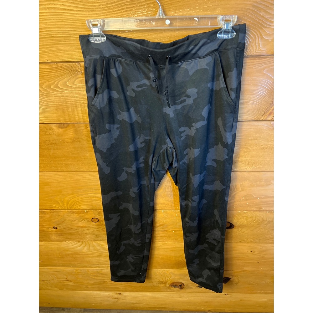 Yogalicious LUX Women's Medium Camouflage‎ Print Athleisure Jogger Pants Pockts